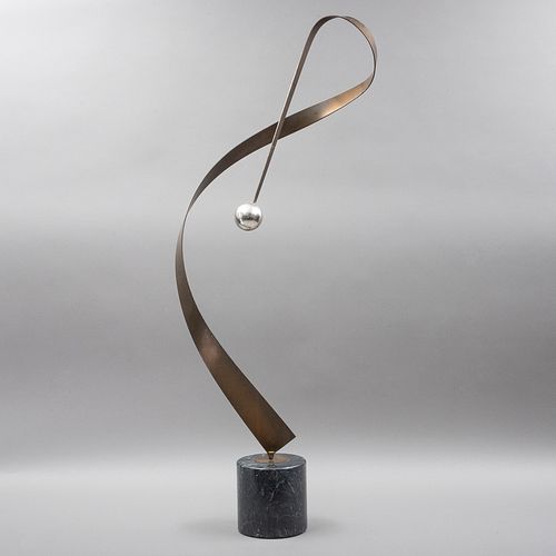 CURTIS FREILER Y JERRY FELS "CURTIS JERE". Sin título. Lámina de bronce moldeada. Diseño orgánico con punta esférica de acero.