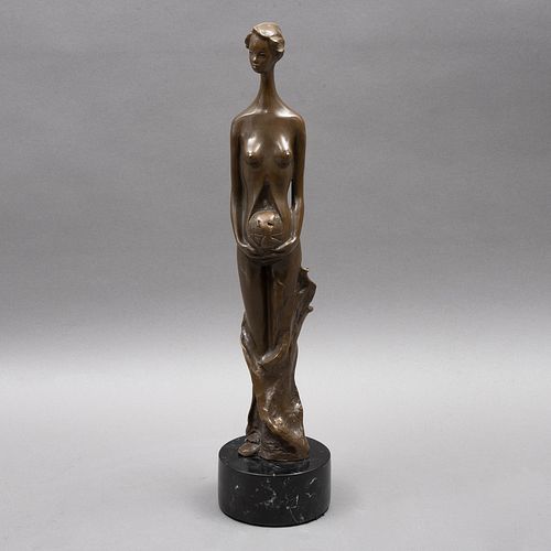 ANÓNIMO. MATERNIDAD. Escultura en bronce. Con base de mármol negro. 37 cm altura. Detalles de conservación.