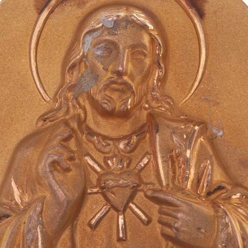 Medalla rellena en oro amarillo de 10k. Imagen del Sagrado corazón de Jesús y Virgen Milagrosa. Peso: 16.7 g.