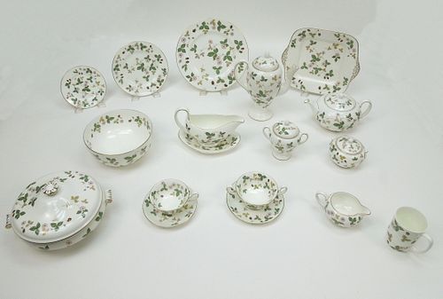 Wedgwood Wild Strawberry Porcelain Dinner Service, 70 Pieces. 