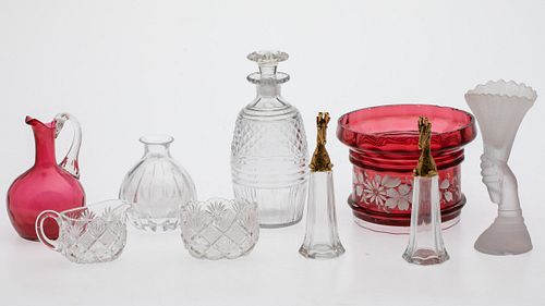 Group of 9 Glass Items