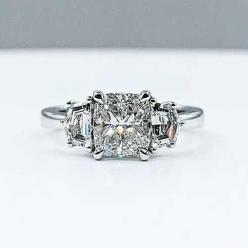 Splendid Cushion Cut Diamond Engagement Ring - 18K White Gold
