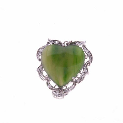 Pendiente vintage con ágata y diamantes en plata paladio. 1 ágata color verde en forma de corazón. 9 diamantes facetados. Peso...
