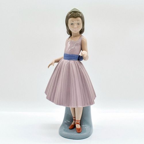 A Dancing Partner 1005093 - Lladro Porcelain Figurine