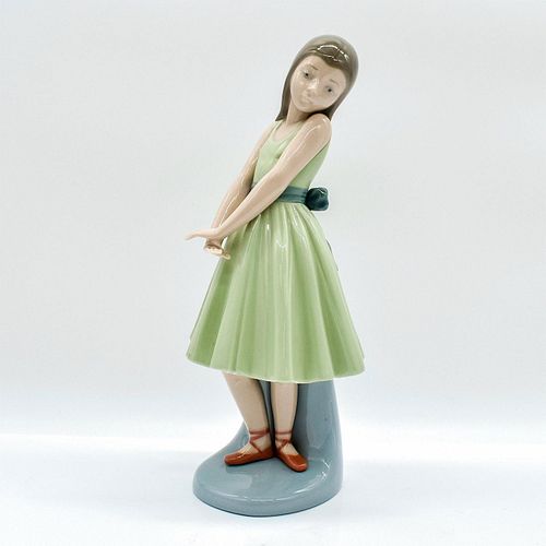 After the Dance 1005092 - Lladro Porcelain Figurine