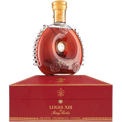 Rémy Martin. Louis XIII. Grande Champagne Cognac. Licorera de cristal de baccarat con tapón. En estuche.