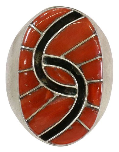 AMY WESLEY (B.1953) ZUNI CORAL CHANNEL INLAY RING