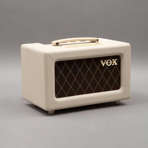 AMPLIFICADOR AC4 TVH. CA. 2000. Clase A. Basado en el Vox AC4 de 1960. Con sonido valvular del EL84 y con un preamplificador.