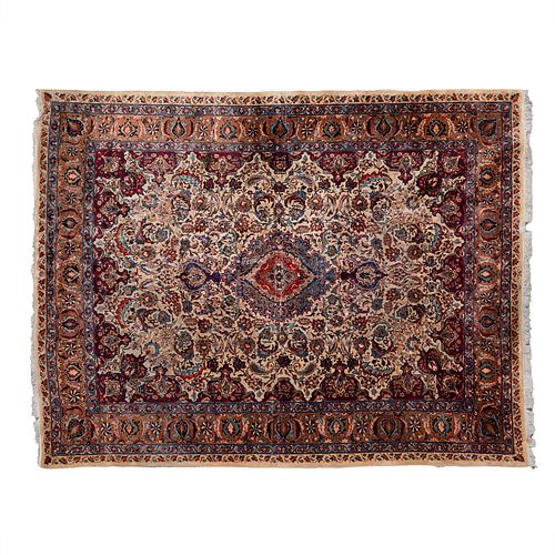 TAPETE. SXX. Diseño KIRMAN, lana y algodón, anudado semimecanizado, diseños florales, en tono rojo, azul, marrón y beige. 369 x 296 cm.