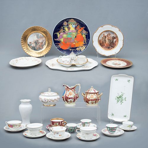 Lote mixto de artículos de mesa. Japón, Alemania, China y otros, SXX. Elaborados en porcelana Rosenthal, Edelstein y Hutschenreuther.