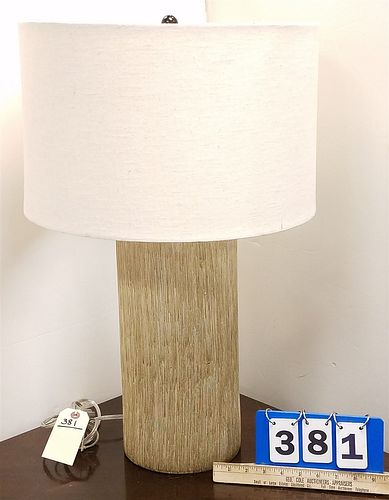 POTTERY TABLE LAMP 26"