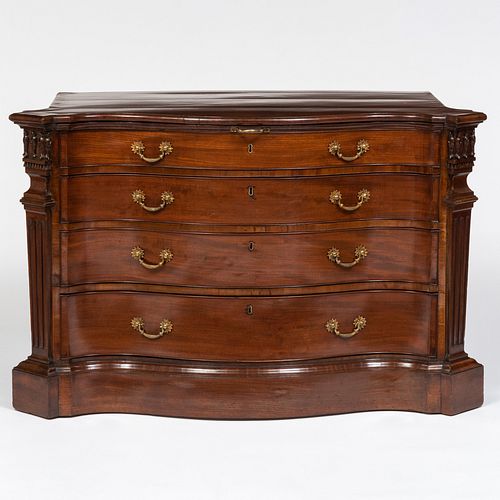 Fine Early George III Carved Mahogany Serpentine-Fronted Dressing Chest of Drawers