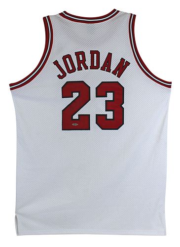 Bulls Michael Jordan  Signed White Nike Size 50 Jersey UDA #BAH44504