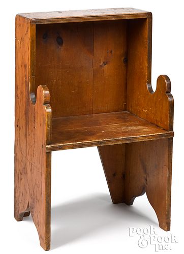 Small pine bucket bench, early 19th c.