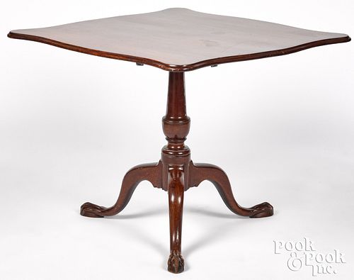 New England Chippendale mahogany tea table