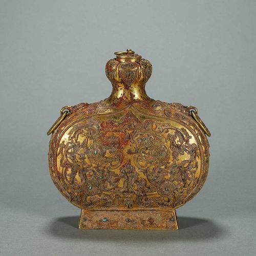 A dragon patterned gold flask