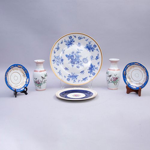 Lote de artículos decorativos Inglaterra, China y México, SXX Elaborados en porcelana y semiporcelana Plato de semiporcelana Aynsley