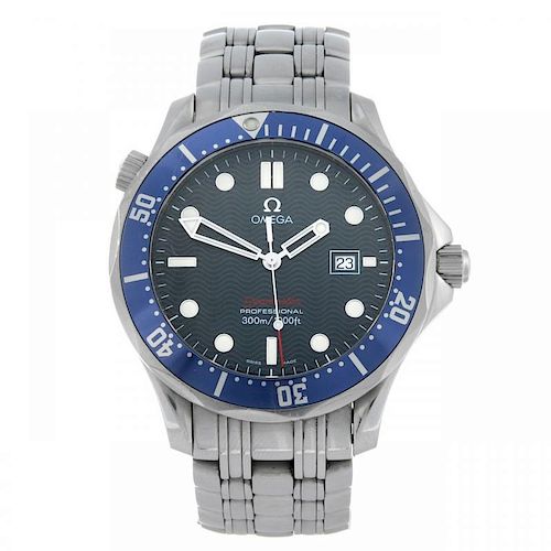 OMEGA - a gentleman's Seamaster Professional 300M bracelet watch. Stainless steel case with calibrat