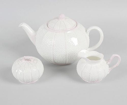 A Belleek style sea anemone pattern tea service, to include six teacups, eight saucers, eight side p