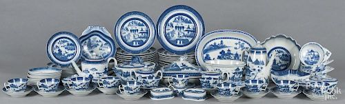 Extensive Mottahedeh Canton pattern porcelain dinner service, approximately ninety-six pieces.