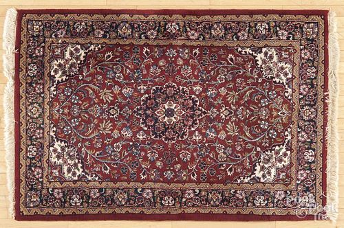 Contemporary Persian carpet, 6' x 4'.