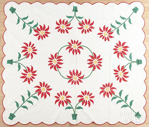 Floral appliqué quilt, early 20th c., with a scalloped edge, 90'' x 80''.