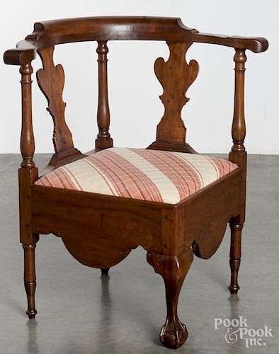 Chippendale walnut corner chair, ca. 1770.
