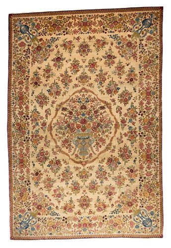 Extremely Fine Isfahan Rug, 7'10" x 11'7" (2.39 x 3.53 m)