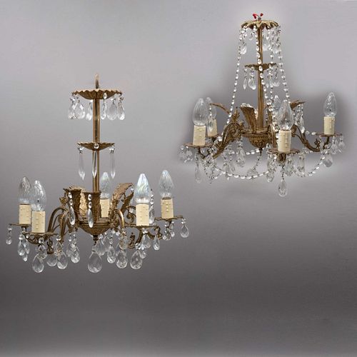 PAR DE CANDILES SIGLO XX Elaborados en bronce, hilos y almendrones de cristal facetado Arandelas en S. Para 5 luces cada uno