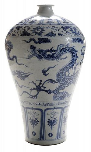 [Meiping]-Form blue and white Dragon Vase - 青花瓷龙纹梅瓶