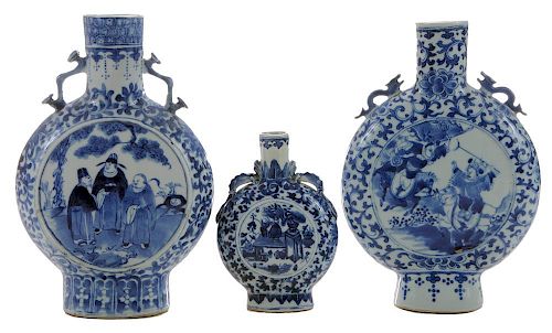 Three Blue and White Porcelain Moon Vases - 三个青花瓷月形花瓶