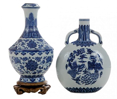 Blue and White Garlic-head Vase with a gilt rim - 青花瓷镀金边蒜头瓶