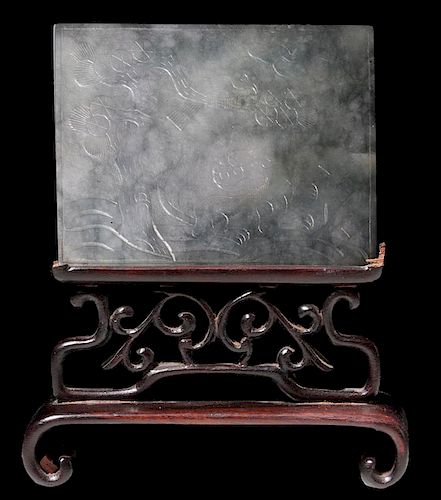 Carved Grayish Jade Plaque with a Foo lion below - 雕刻的青白玉石狮花纹匾