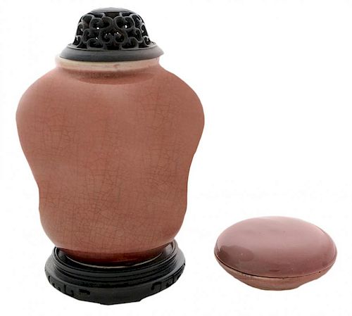 Peachbloom Porcelain Covered Cosmetic Jar - 桃花瓷质妆奁