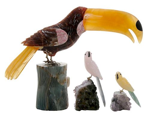 Carved Hardstone Figure of a Toucan and Two Exotic Parrots - 玉石雕饰巨嘴鸟和一对异域鹦鹉