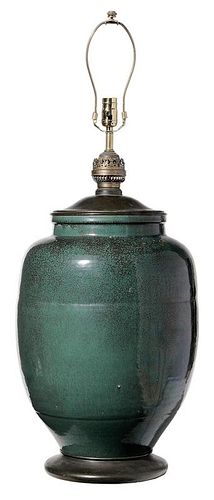 Monumental Green Pottery Jar Mounted as Lamp - 带绿色纪念瓦罐底座的灯