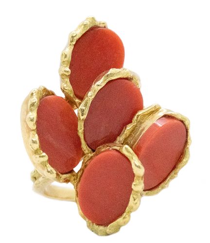 Chaumet 1970 Paris Ring in 18 kt gold with red Coral 