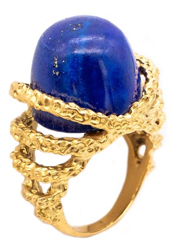 Gubelin mid-century modernist textured ring in 18 kt gold with lapis