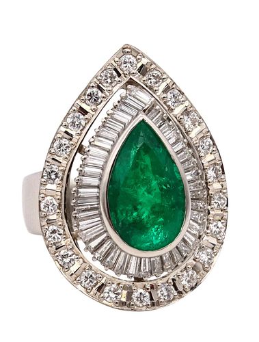 Gia Certified cocktail ring in platinum with 4.84 Cts in emerald & diamonds