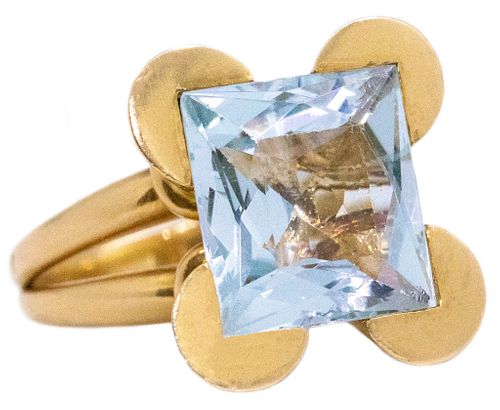 French Ring in 18 kt gold with a 7.46 cts aquamarine