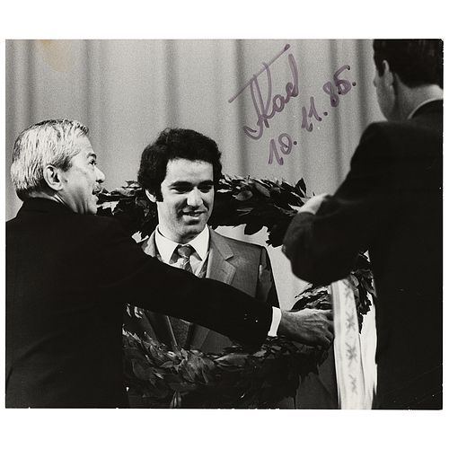 Gary Kasparov Signed Photograph