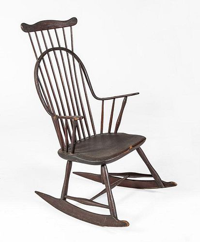 COMB-BACK PAINTED WINDSOR ARMCHAIR