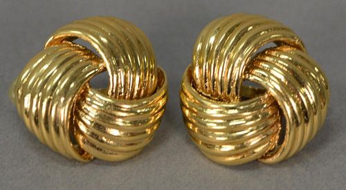 Pair of 18K gold clip on earrings. 
4.9 grams
