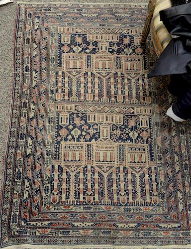 Oriental prayer rug. 
3'1" x 4'6"