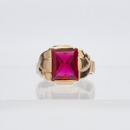 14K Gold Ring w/ Red Sapphire