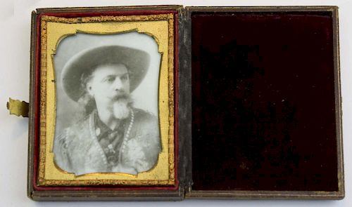 Buffalo Bill Cody ¼ plate photo on milk glass. In case, of the period. Excellent condition.