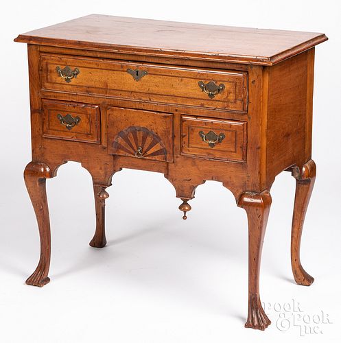 New England Queen Anne style maple dressing table