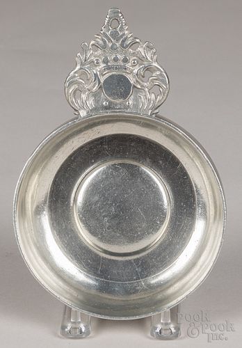 Crown handled pewter porringer, 18th/19th c.