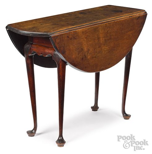 Massachusetts Queen Anne mahogany table