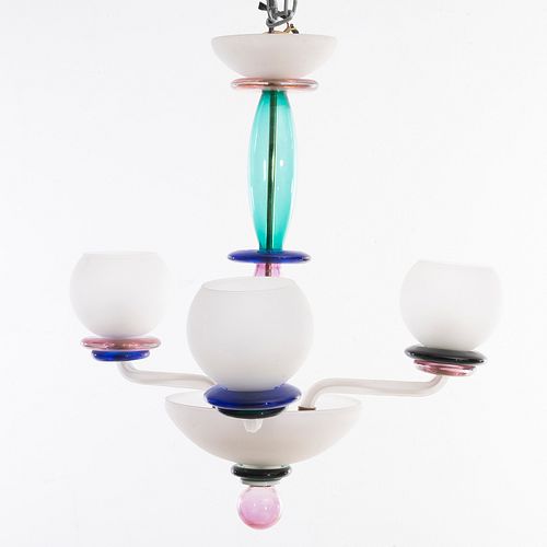 LÁMPARA DE TECHO. ORIGEN EUROPEO, SXX. Elaborado en cristal opaco y en colores azul, rosa y vede. 50 cm de altura